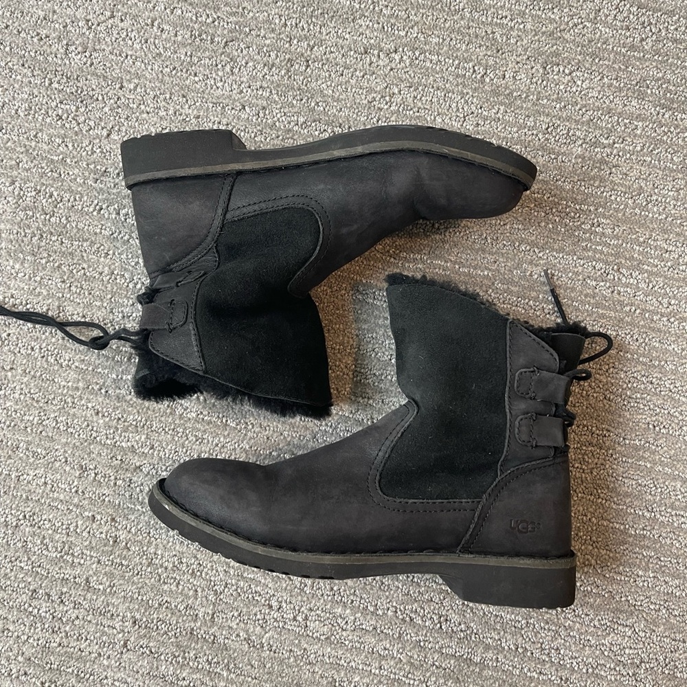 UGG Women’s Boot / Size 6